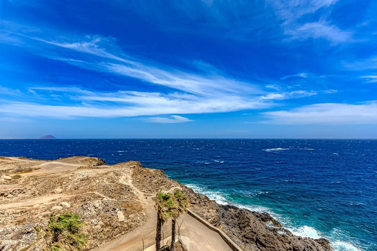 Atlantis 2 Apartment In Front Of The Ocean, Espectacular View, Pool And Wifi Costa Del Silencio