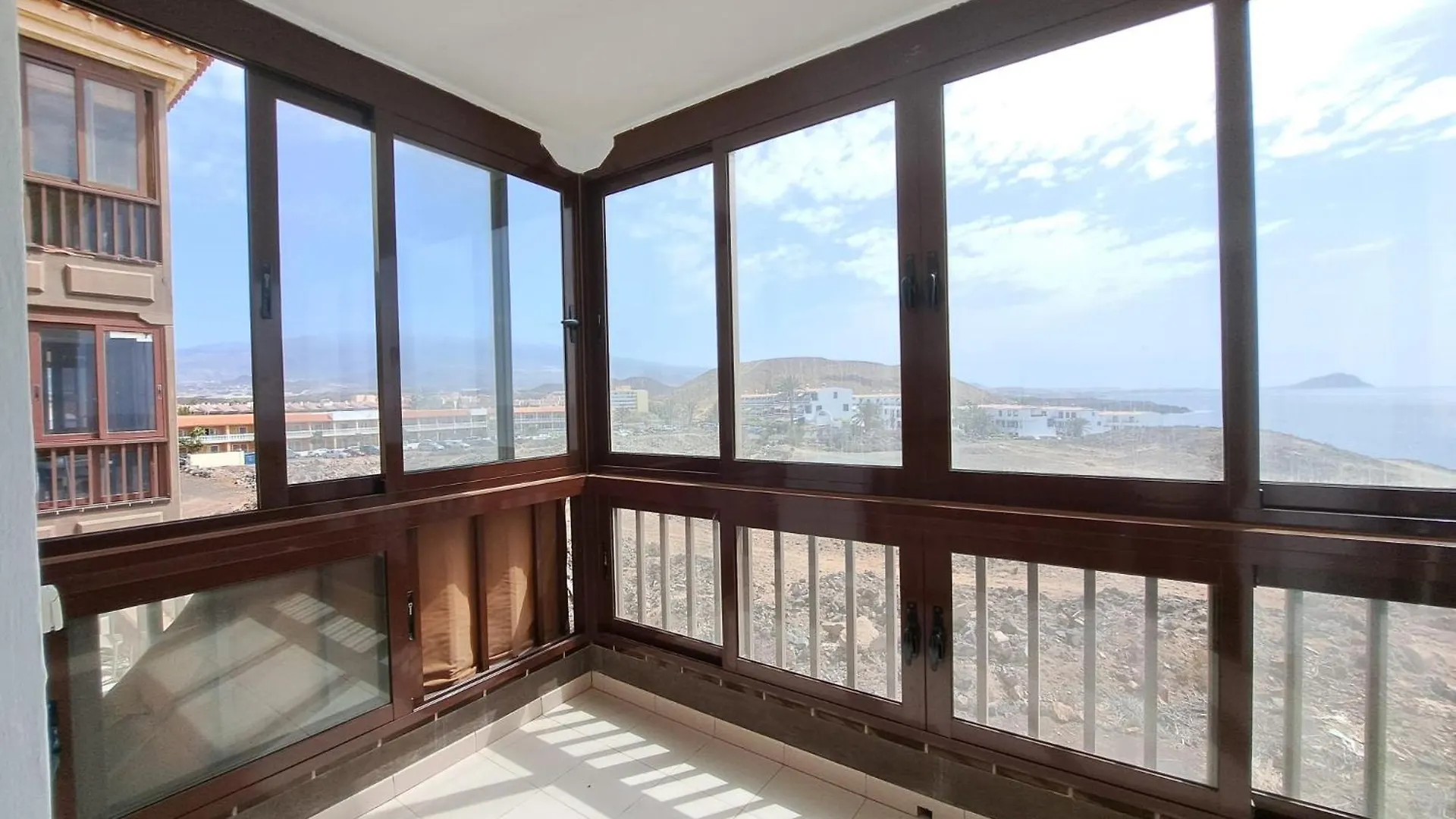 Atlantis 2 Apartment In Front Of The Ocean, Espectacular View, Pool And Wifi Costa Del Silencio Spain