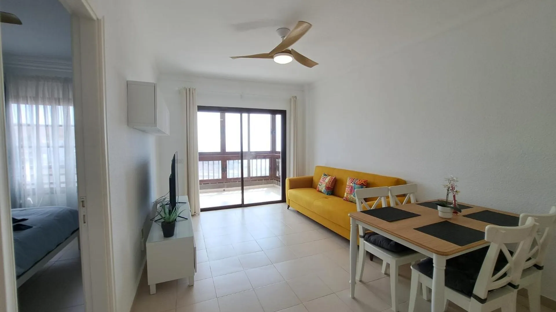 Atlantis 2 Apartment In Front Of The Ocean, Espectacular View, Pool And Wifi Costa Del Silencio