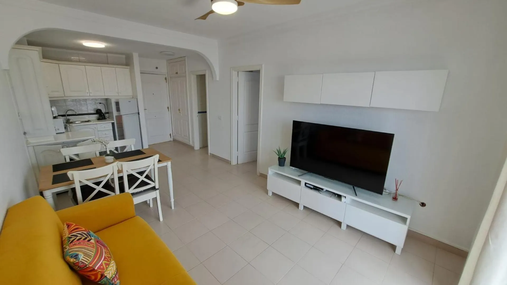 Atlantis 2 Apartment In Front Of The Ocean, Espectacular View, Pool And Wifi Costa Del Silencio
