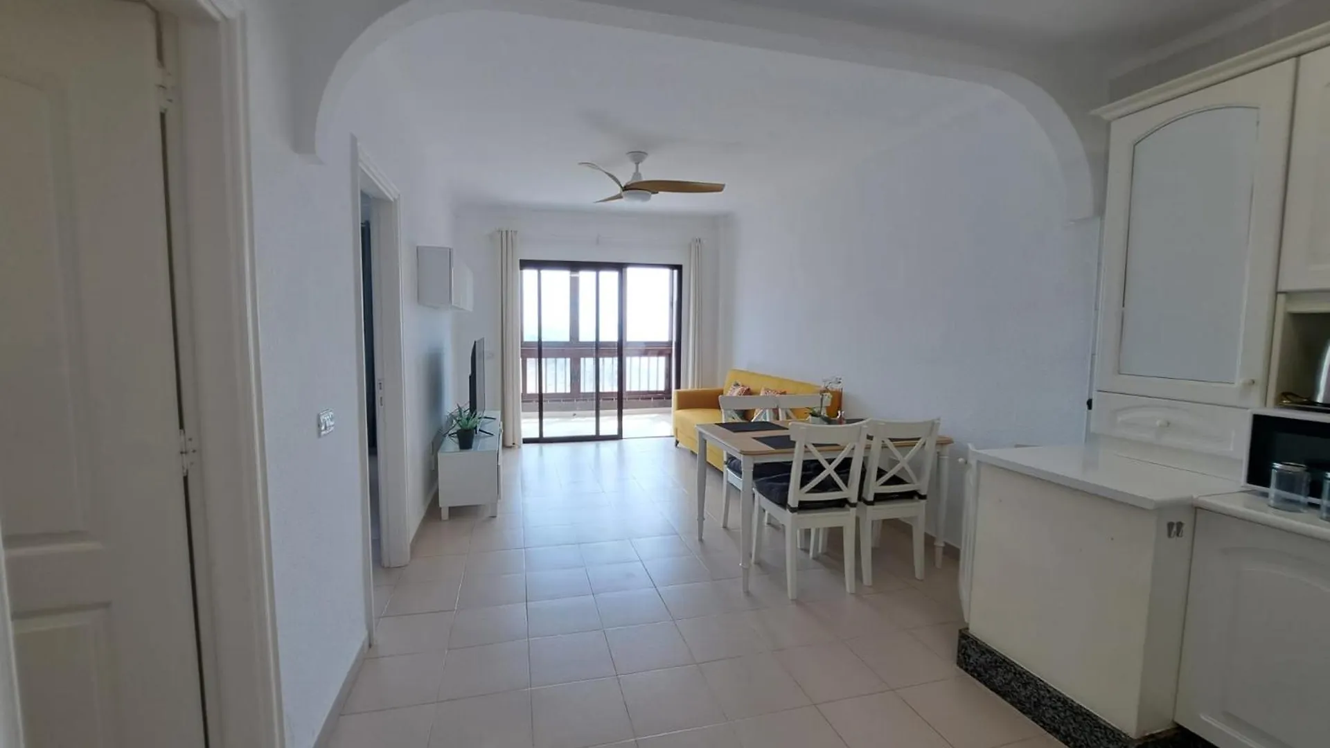 Atlantis 2 Apartment In Front Of The Ocean, Espectacular View, Pool And Wifi Costa Del Silencio